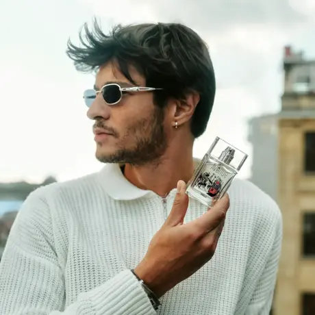 homme tenant Bargello Avenue eau de parfum parfum homme Bargello Maroc